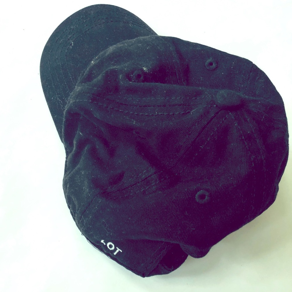 LOT black baseball cap